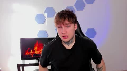 Snapshot of chris_tyson chatting on November 17, 8:42 am Chris Tyson online show from November 17, 8:42 am