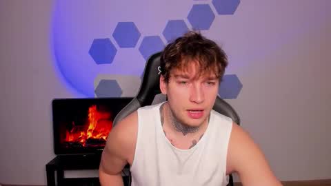 Snapshot of chris_tyson chatting on November 19, 9:09 am Chris Tyson online show from November 19, 9:09 am