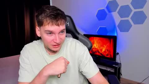 Snapshot of chris_tyson chatting on December 3, 7:27 am Chris Tyson online show from December 3, 7:27 am