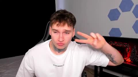 Snapshot of chris_tyson chatting on December 14, 7:47 am Chris Tyson online show from December 14, 7:47 am