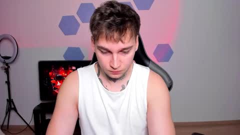 Snapshot of chris_tyson chatting on December 18, 9:37 am Chris Tyson online show from December 18, 9:37 am