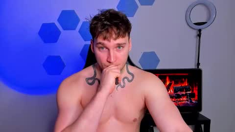 Snapshot of chris_tyson chatting on February 15, 7:51 am Chris Tyson online show from February 15, 7:51 am