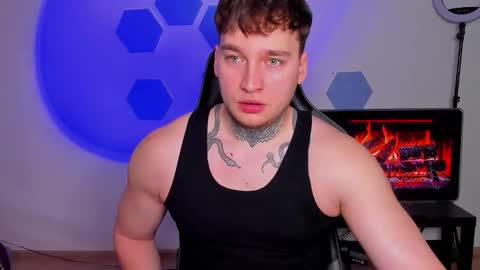 Snapshot of chris_tyson chatting on February 18, 8:32 am Chris Tyson online show from February 18, 8:32 am