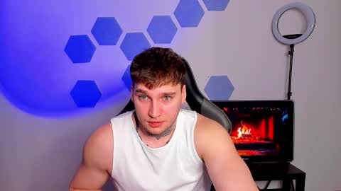 Snapshot of chris_tyson chatting on February 20, 7:10 am Chris Tyson online show from February 20, 7:10 am