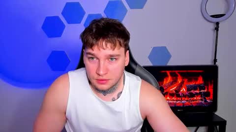 Snapshot of chris_tyson chatting on February 25, 7:29 am Chris Tyson online show from February 25, 7:29 am