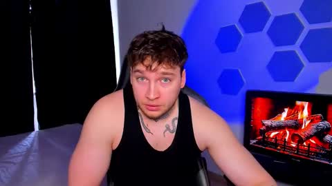 Snapshot of chris_tyson chatting on March 13, 9:49 am Chris Tyson online show from March 13, 9:49 am