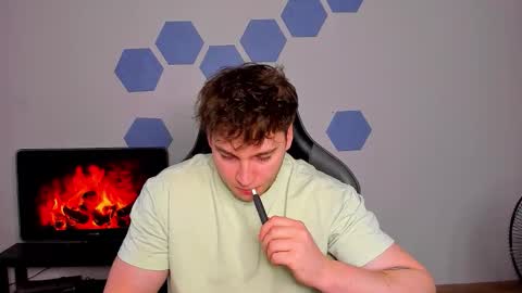 Snapshot of chris_tyson chatting on March 28, 9:20 am Chris Tyson online show from March 28, 9:20 am