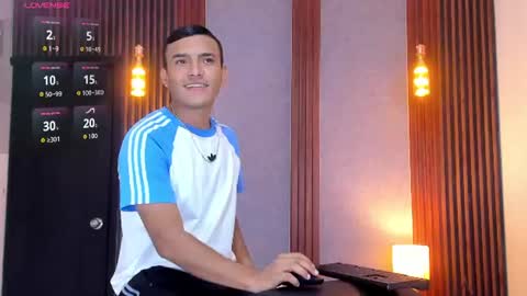 Snapshot of chris_vega4 chatting on June 11, 1:42 pm Chris online show from June 11, 1:42 pm
