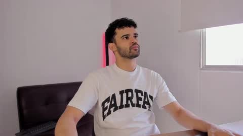 Snapshot of chrisandrew_ chatting on September 25, 3:27 pm Im Chirs IM MODEL INDEPENDT online show from September 25, 3:27 pm