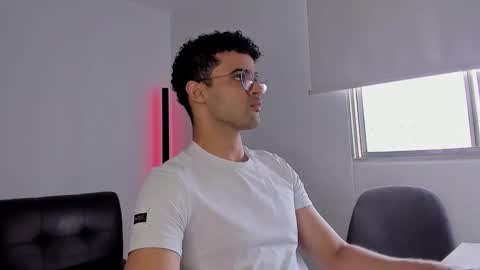 Snapshot of chrisandrew_ chatting on September 30, 6:24 pm Im Chirs IM MODEL INDEPENDT online show from September 30, 6:24 pm