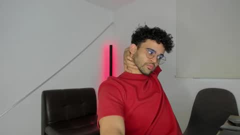 Snapshot of chrisandrew_ chatting on October 9, 10:08 pm Im Chirs IM MODEL INDEPENDT online show from October 9, 10:08 pm