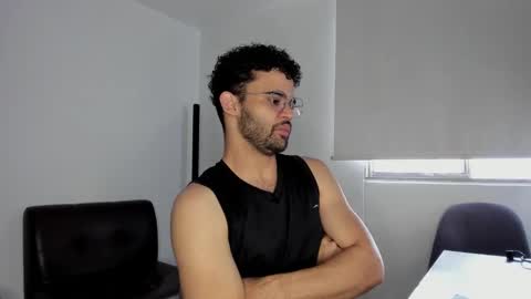 Snapshot of chrisandrew_ chatting on October 15, 12:49 pm Im Chirs IM MODEL INDEPENDT online show from October 15, 12:49 pm