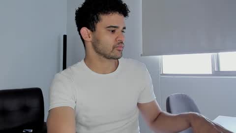 Snapshot of chrisandrew_ chatting on October 20, 3:01 pm Im Chirs IM MODEL INDEPENDT online show from October 20, 3:01 pm