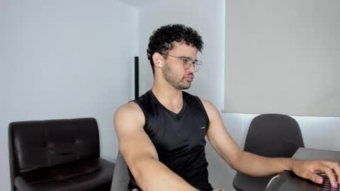 Snapshot of chrisandrew_ chatting on October 24, 3:52 pm Im Chirs IM MODEL INDEPENDT online show from October 24, 3:52 pm