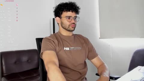 Snapshot of chrisandrew_ chatting on October 27, 6:56 pm Im Chirs IM MODEL INDEPENDT online show from October 27, 6:56 pm