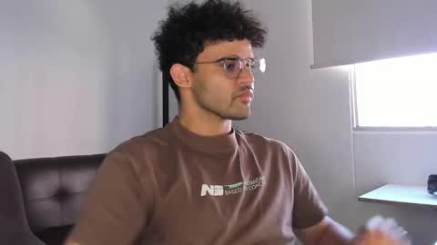 Snapshot of chrisandrew_ chatting on November 5, 8:09 pm Im Chirs IM MODEL INDEPENDT online show from November 5, 8:09 pm