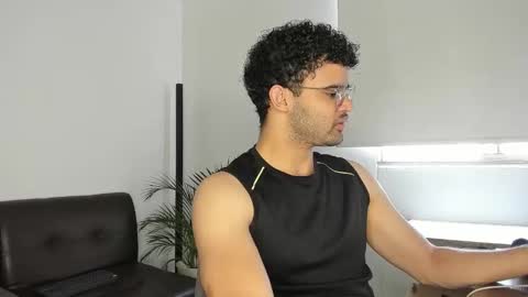 Snapshot of chrisandrew_ chatting on November 6, 2:18 pm Im Chirs IM MODEL INDEPENDT online show from November 6, 2:18 pm