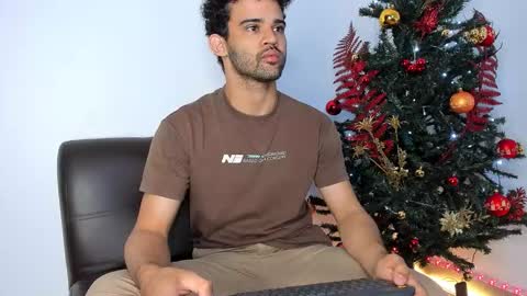 Snapshot of chrisandrew_ chatting on November 24, 3:34 pm Im Chirs IM MODEL INDEPENDT online show from November 24, 3:34 pm