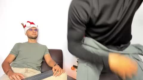 Snapshot of chrisandrew_ chatting on November 30, 12:36 am Im Chirs IM MODEL INDEPENDT online show from November 30, 12:36 am