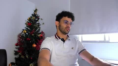 Snapshot of chrisandrew_ chatting on December 2, 8:04 pm Im Chirs IM MODEL INDEPENDT online show from December 2, 8:04 pm