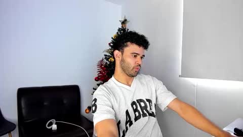 Snapshot of chrisandrew_ chatting on December 5, 5:09 pm Im Chirs IM MODEL INDEPENDT online show from December 5, 5:09 pm