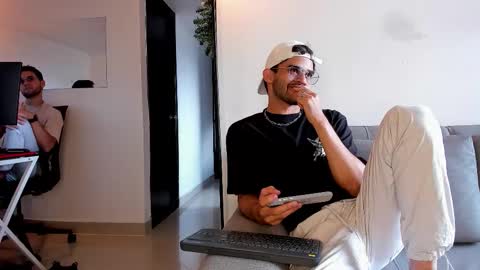 Snapshot of chrisandrew_ chatting on December 15, 6:45 pm Im Chirs IM MODEL INDEPENDT online show from December 15, 6:45 pm