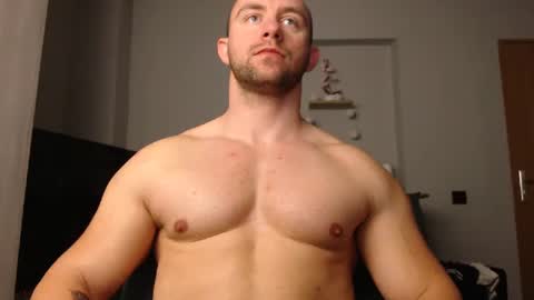 Snapshot of chrisbigbiceps chatting on December 5, 5:15 am chrisbigbiceps online show from December 5, 5:15 am