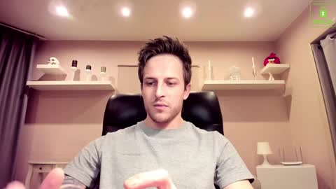 Snapshot of chriscarrey chatting on December 12, 11:36 pm Chris online show from December 12, 11:36 pm