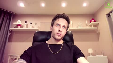 Snapshot of chriscarrey chatting on December 15, 1:13 am Chris online show from December 15, 1:13 am