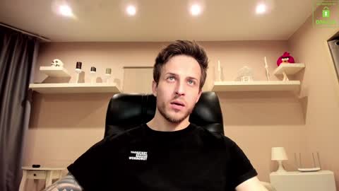 Snapshot of chriscarrey chatting on December 18, 4:31 am Chris online show from December 18, 4:31 am
