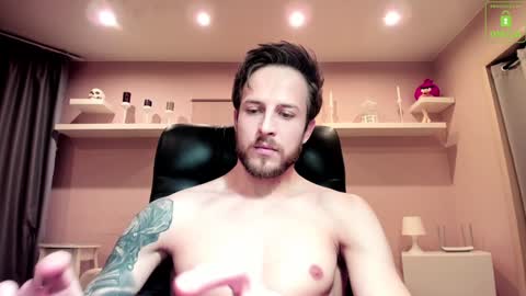 Snapshot of chriscarrey chatting on January 24, 12:31 am Chris online show from January 24, 12:31 am