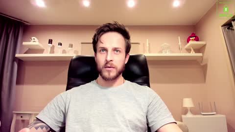 Snapshot of chriscarrey chatting on January 28, 3:04 am Chris online show from January 28, 3:04 am