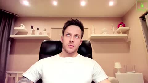 Snapshot of chriscarrey chatting on February 13, 12:46 am Chris online show from February 13, 12:46 am