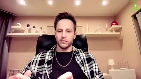 Snapshot of chriscarrey chatting on February 15, 12:59 am Chris online show from February 15, 12:59 am