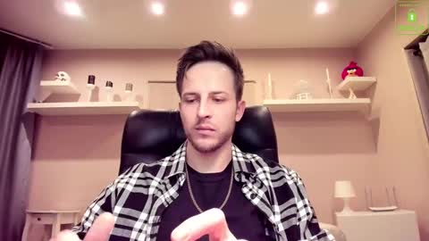 Snapshot of chriscarrey chatting on February 15, 4:03 am Chris online show from February 15, 4:03 am