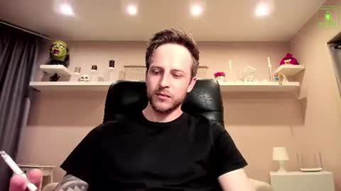 Snapshot of chriscarrey chatting on June 10, 11:35 pm Chris online show from June 10, 11:35 pm