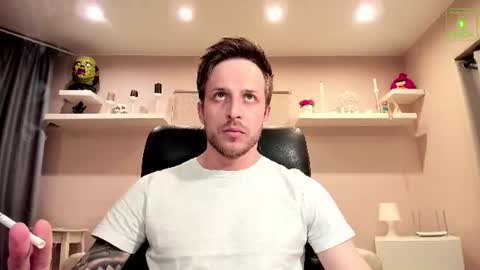 Snapshot of chriscarrey chatting on June 12, 10:52 pm Chris online show from June 12, 10:52 pm