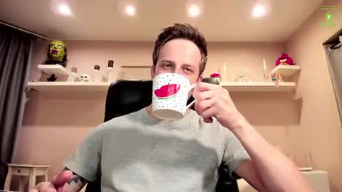Snapshot of chriscarrey chatting on June 18, 11:53 pm Chris online show from June 18, 11:53 pm