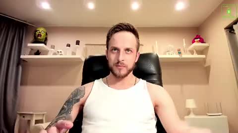 Snapshot of chriscarrey chatting on July 28, 10:31 pm Chris online show from July 28, 10:31 pm