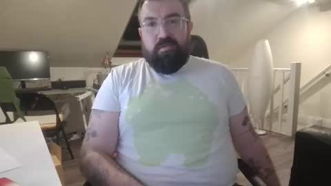 Snapshot of chriscubxxx chatting on December 18, 7:53 pm chriscubxxx online show from December 18, 7:53 pm