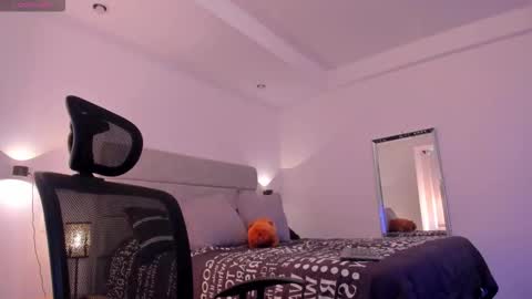 chrismorgan24 online show from October 31, 9:38 pm