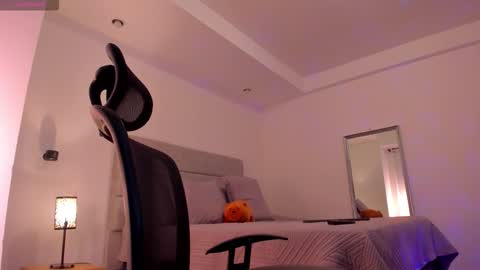 chrismorgan24 online show from December 5, 2:09 am