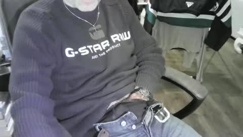 chrisprngr online show from December 18, 5:41 pm