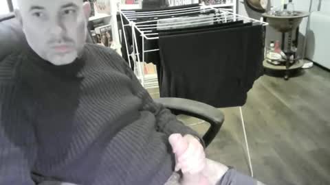 Snapshot of chrisprngr chatting on April 1, 7:33 pm chrisprngr online show from April 1, 7:33 pm