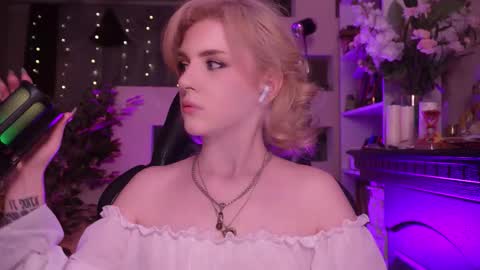 Snapshot of chriss_foxx chatting on March 18, 5:16 pm chriss_foxx online show from March 18, 5:16 pm