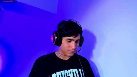 Christian Wang online show from December 13, 10:59 pm