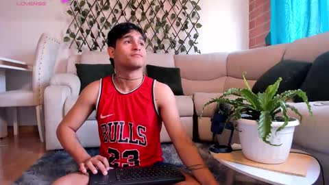 Christian Wang online show from December 16, 6:57 pm