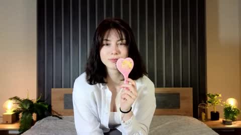 christaschrecongost online show from March 21, 10:31 am