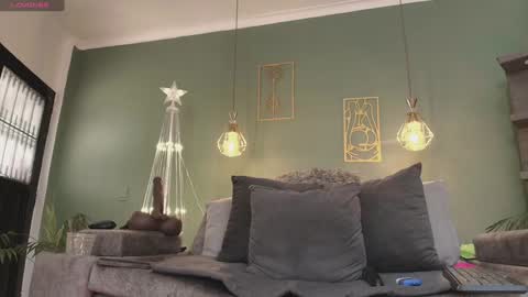 Christiekroes online show from December 18, 4:06 pm