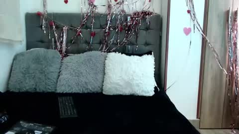 Snapshot of christiinemoore chatting on September 22, 5:37 pm Christine Moore online show from September 22, 5:37 pm